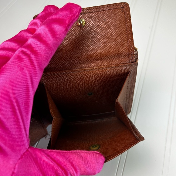 Louis Vuitton Multiple Pocket Wallet - Picture 15 of 16